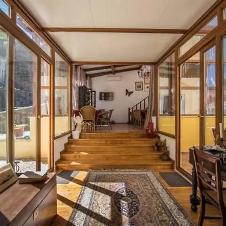 Dos Poetas Bed & Breakfast 3*